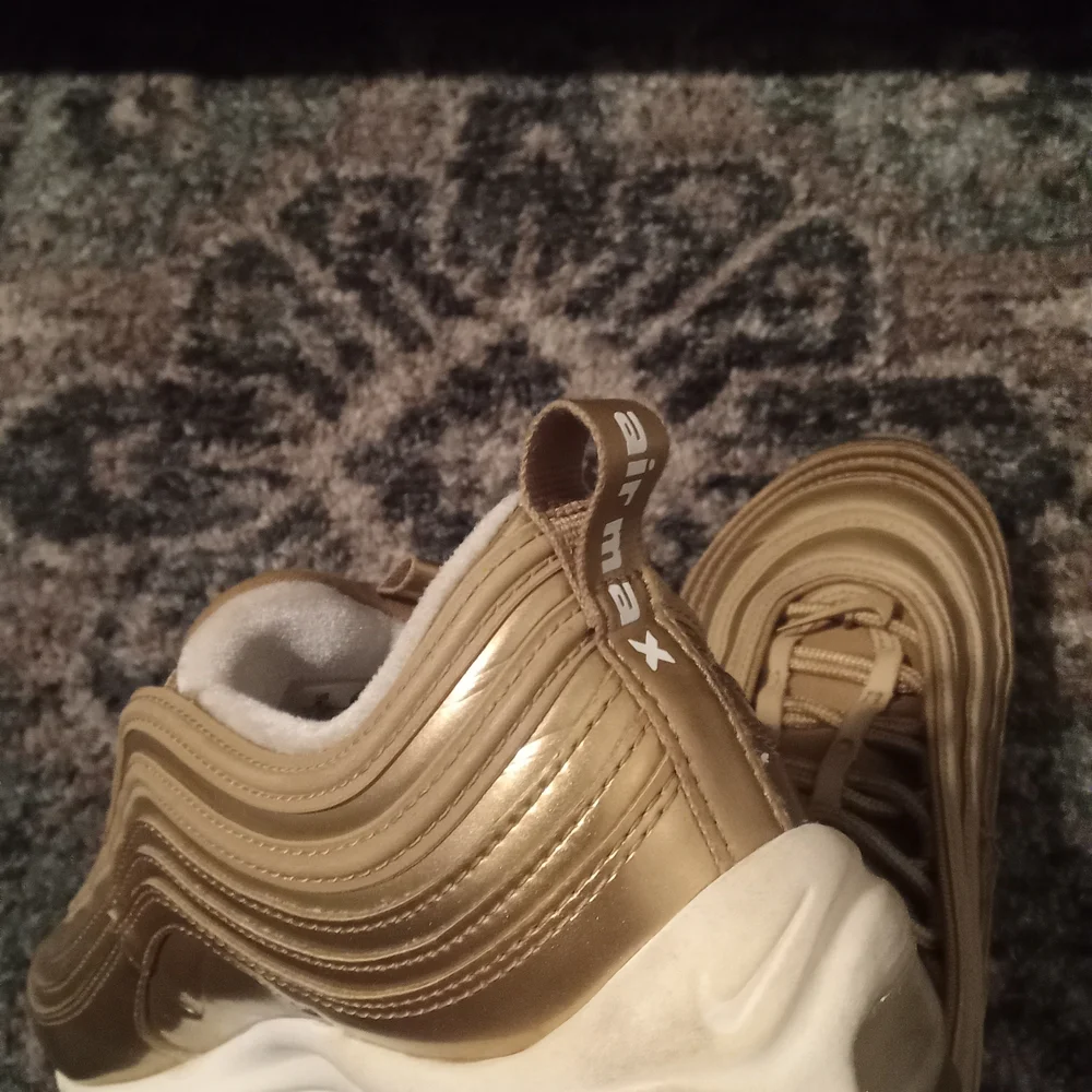Nike Metallic Gold Slip-On Air Max - Picture 3 of 7